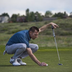 Reading greens with your feet- lining up putts