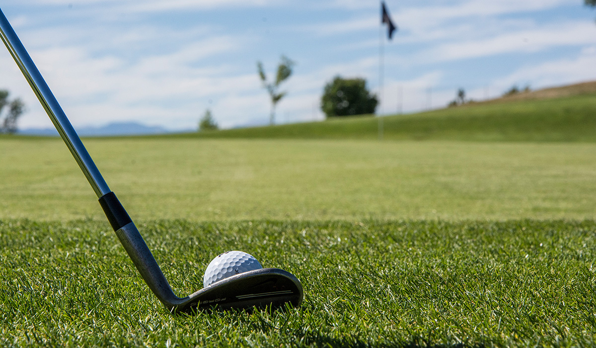 best wedge for chipping around the green